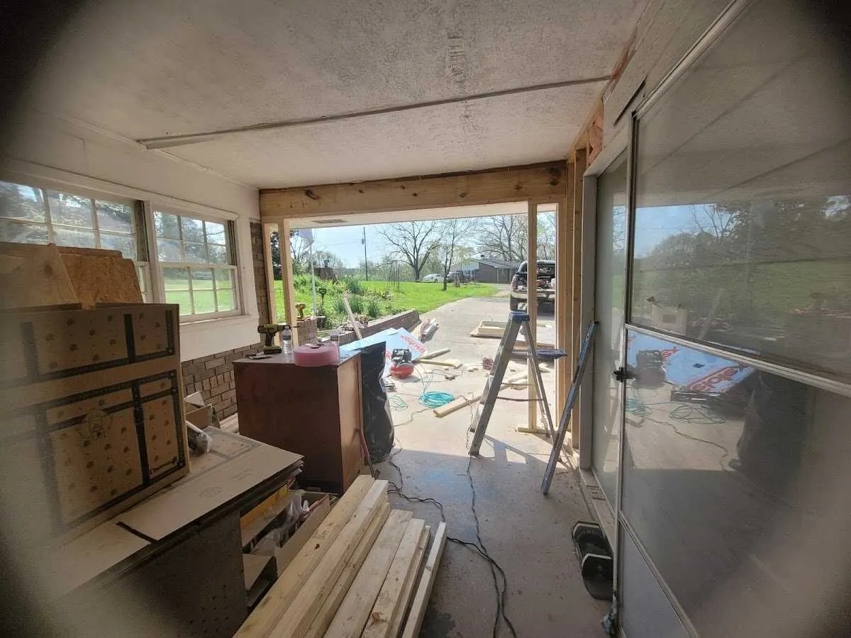 Air movers and dehumidifier for Drying & Dehumidification in Fort Shawnee